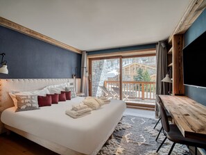 5 bedrooms, desk, free WiFi, bed sheets