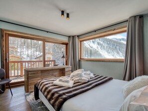 5 bedrooms, desk, free WiFi, bed sheets