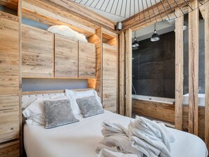 5 bedrooms, desk, free WiFi, bed sheets - Luxury chalet with pool, sauna, hammam, cinema, and game room (Val-d'Isère)