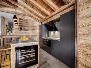 Refrigerador, microondas, horno y lavavajillas 