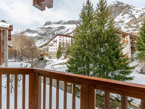 Property grounds - Cozy Apartment with Parking, WiFi & Balcony Near Ski Lifts (Val-d'Isère)