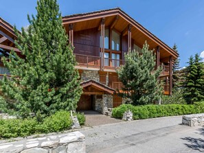 Exterior - Cozy Apartment with Parking, WiFi & Balcony Near Ski Lifts (Val-d'Isère)