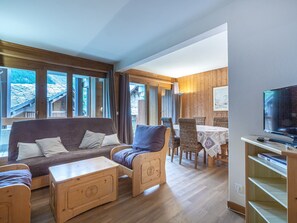 TV - Spacious 3-room apartment with balcony, ski-in/ski-out, WIFI in Val-d'Isère (Val-d'Isère)
