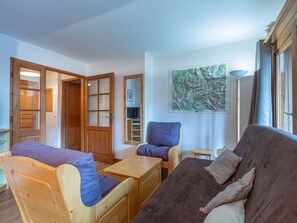 TV - Spacious 3-room apartment with balcony, ski-in/ski-out, WIFI in Val-d'Isère (Val-d'Isère)