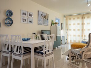 Dining - 2-Bedroom Sea View Apartment in Torredembarra (Torredembarra)