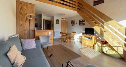 Spacious duplex at the foot of the slopes, private parking