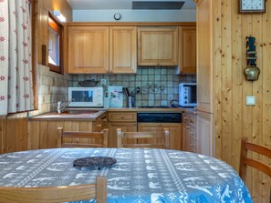 Fridge, microwave, dishwasher, coffee/tea maker