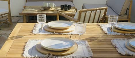 Outdoor dining