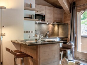 Kjøleskap, mikrobølgeovn, ovn og oppvaskmaskin