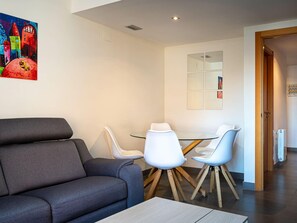Interior - Family apartment 2 bedrooms, terrace, near beach, parking, pool (Torredembarra)