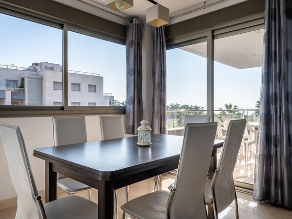 Dining - 2-Bedroom Apartment with Pool and Parking 250m from the Beach (Torredembarra)