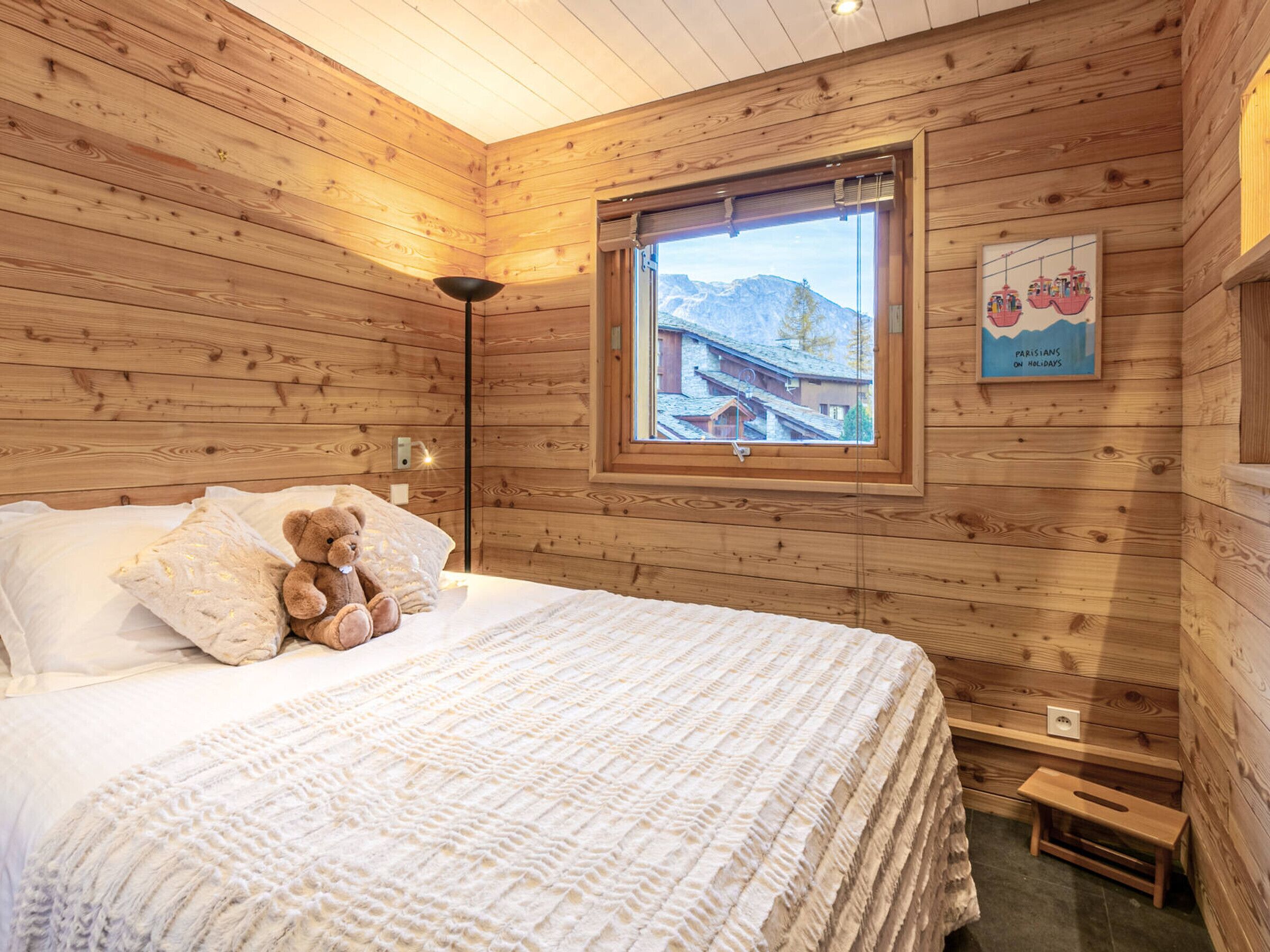 6 bedrooms, WiFi (free), bed sheets