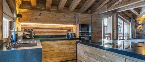 冰箱、微波炉、烤箱、洗碗机