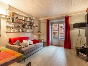 TV - Contemporary Studio with Wifi, Balcony, and Great Location in Val-d'Isère (Val-d'Isère)
