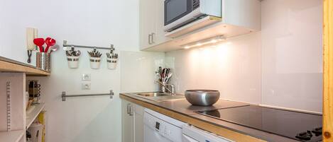 冰箱、微波炉、炉灶、洗碗机