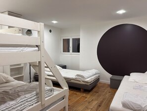6 Schlafzimmer, Reisekinderbett, WLAN