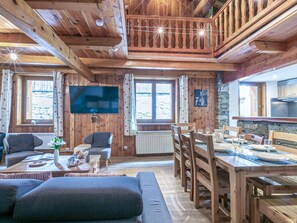 Dining - Mountain-Style Apartment in a Typical Chalet, Old Village Center, Ski-in/Ski-out Location (Val-d'Isère)