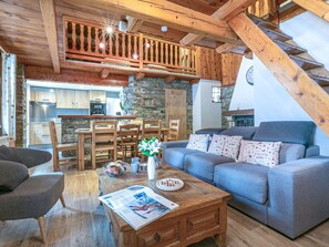 TV, fireplace - Mountain-Style Apartment in a Typical Chalet, Old Village Center, Ski-in/Ski-out Location (Val-d'Isère)