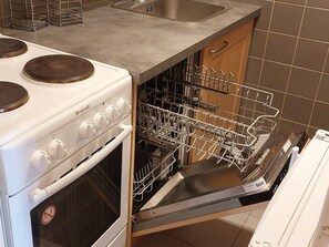 Refrigerador, microondas, horno y lavavajillas 