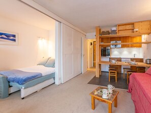 1 bedroom, free WiFi, bed sheets