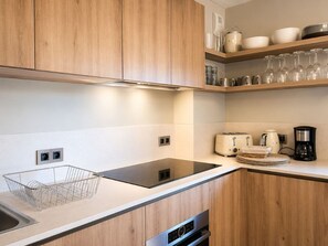 Kühlschrank, Mikrowelle, Geschirrspüler