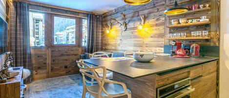 Fridge, microwave, dishwasher, coffee/tea maker