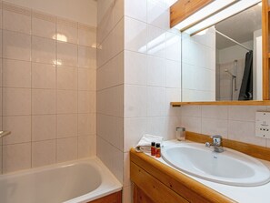 Hair dryer, towels - Cozy apartment with wifi and parking, ski-in/ski-out (Val-d'Isère)
