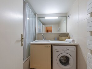 Hårtork och handdukar