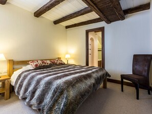 4 bedrooms, free WiFi, bed sheets