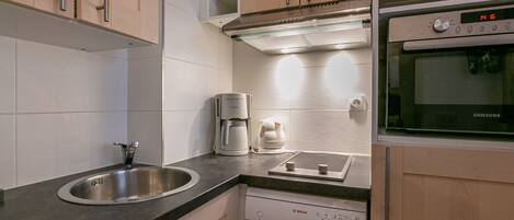 Réfrigérateur, four, plaque de cuisson, lave-vaisselle