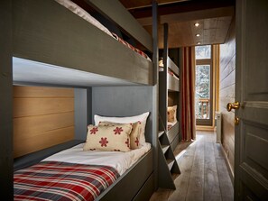 4 bedrooms, free WiFi, bed sheets