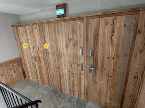 Interior - Modern Studio with Balcony, Ski-In/Ski-Out, and Free WiFi in Val-d'Isère (Val-d'Isère)