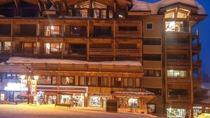 Unclassified image, 3 of 19, button - Modern Studio with Balcony, Ski-In/Ski-Out, and Free WiFi in Val-d'Isère (Val-d'Isère)