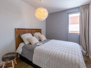 1 bedroom, free WiFi, bed sheets