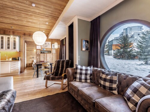 Ski-in/Ski-out Apartment, South Balcony, Wi-Fi, Pets Allowed