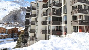 Exterior - Stunning 2-Bedroom Condo with Wi-Fi, 2 Baths & Mountain Views in Central Val-d'Isère (Val-d'Isère)