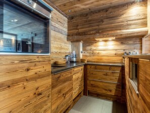 Fridge, microwave, oven, stovetop - Charming 4-room apartment with WIFI in Val-d'Isère (Val-d'Isère)