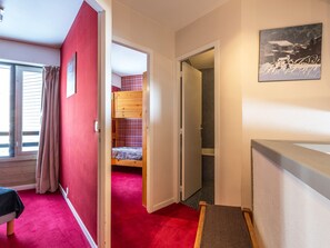 Interior - Comfortable triplex for 6, parking & WiFi, close to slopes (Val-d'Isère)