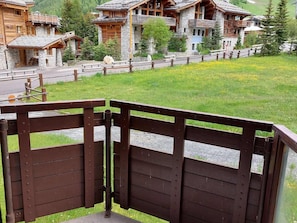 Property grounds - Comfortable triplex for 6, parking & WiFi, close to slopes (Val-d'Isère)