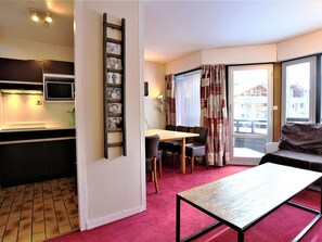 Interior - Comfortable triplex for 6, parking & WiFi, close to slopes (Val-d'Isère)