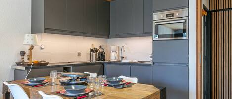 Fridge, microwave, dishwasher, coffee/tea maker