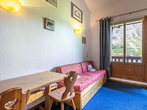 TV - 2-room apartment + mezzanine with balcony, parking and WiFi (Val-d'Isère)