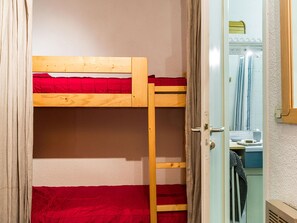 1 chambre, accès au Wi-Fi (inclus), literie fournie