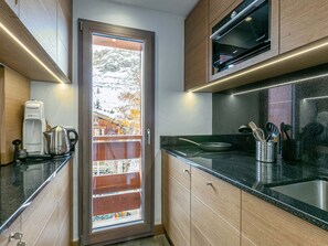 Fridge, microwave, dishwasher, coffee/tea maker