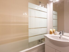 ヘアドライヤー、タオル