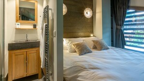 Unclassified image, 5 of 18, button - Elegant Duplex Apartment with Great Light, WiFi, and Parking in Val-d'Isère (Val-d'Isère)
