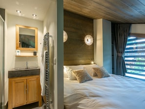 3 bedrooms, free WiFi, bed sheets