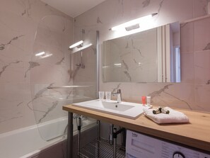 ヘアドライヤー、タオル