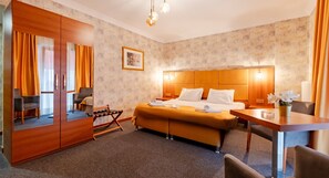 Comfort Condo | In-room safe, iron/ironing board, free WiFi