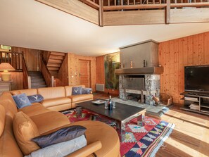 TV, fireplace - Luxury chalet with sauna, fireplace and WiFi in Val-d'Isère (Val-d'Isère)